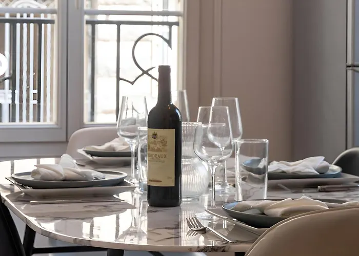 Azur Elegance Air Conditioning 8 Min Sleeps 6 Appartement