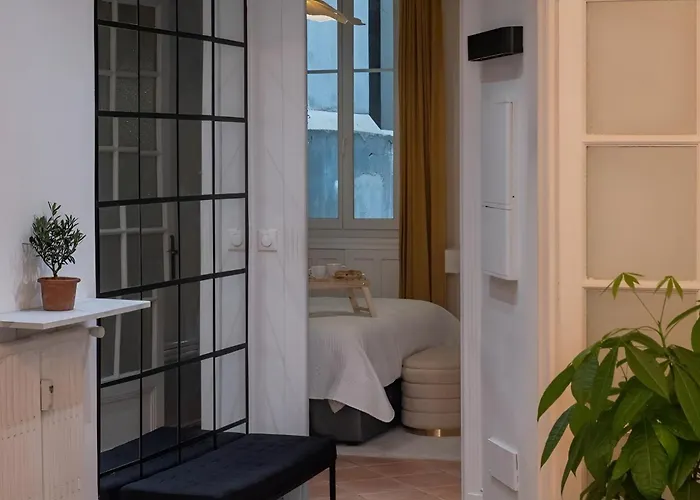 Apartmán Azur Elegance Air Conditioning 8 Min Sleeps 6 *