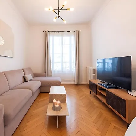 Апартаменты Azur Elegance Air Conditioning 8 Min Sleeps 6 *