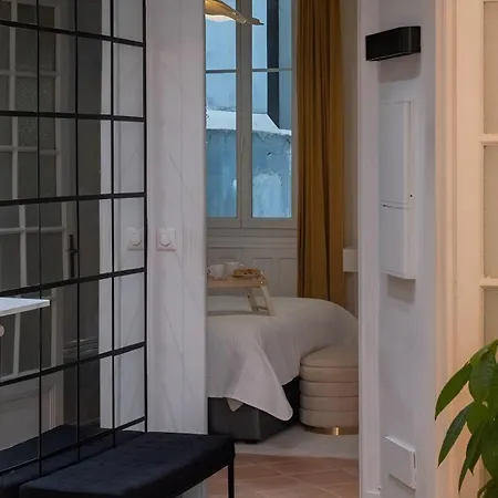 Апартаменты Azur Elegance Air Conditioning 8 Min Sleeps 6 *