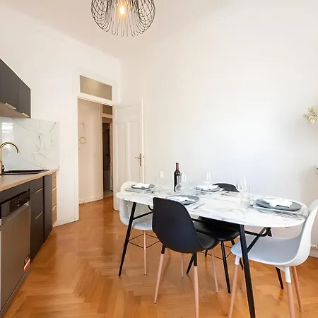 Azur Elegance Air Conditioning 8 Min Sleeps 6 Апартаменты *